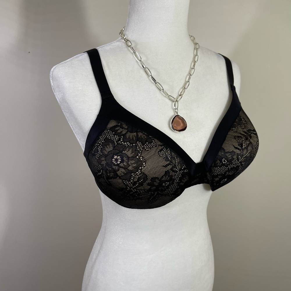 Maidenform sz 36D bra black lace over an off white fabric Moderate padding